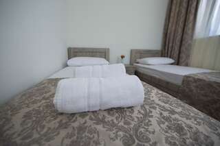 Отель Orange Garden Hotel Батуми Стандартный двухместный номер с 2 отдельными кроватями-2
